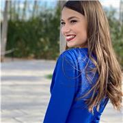 Profesora de guitarra clásica o lenguaje musical, con grado profesional de música